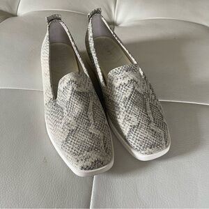 Franco Sarto Women’s 7.5 Boston Slip-On Leather faux snakeskin GUC